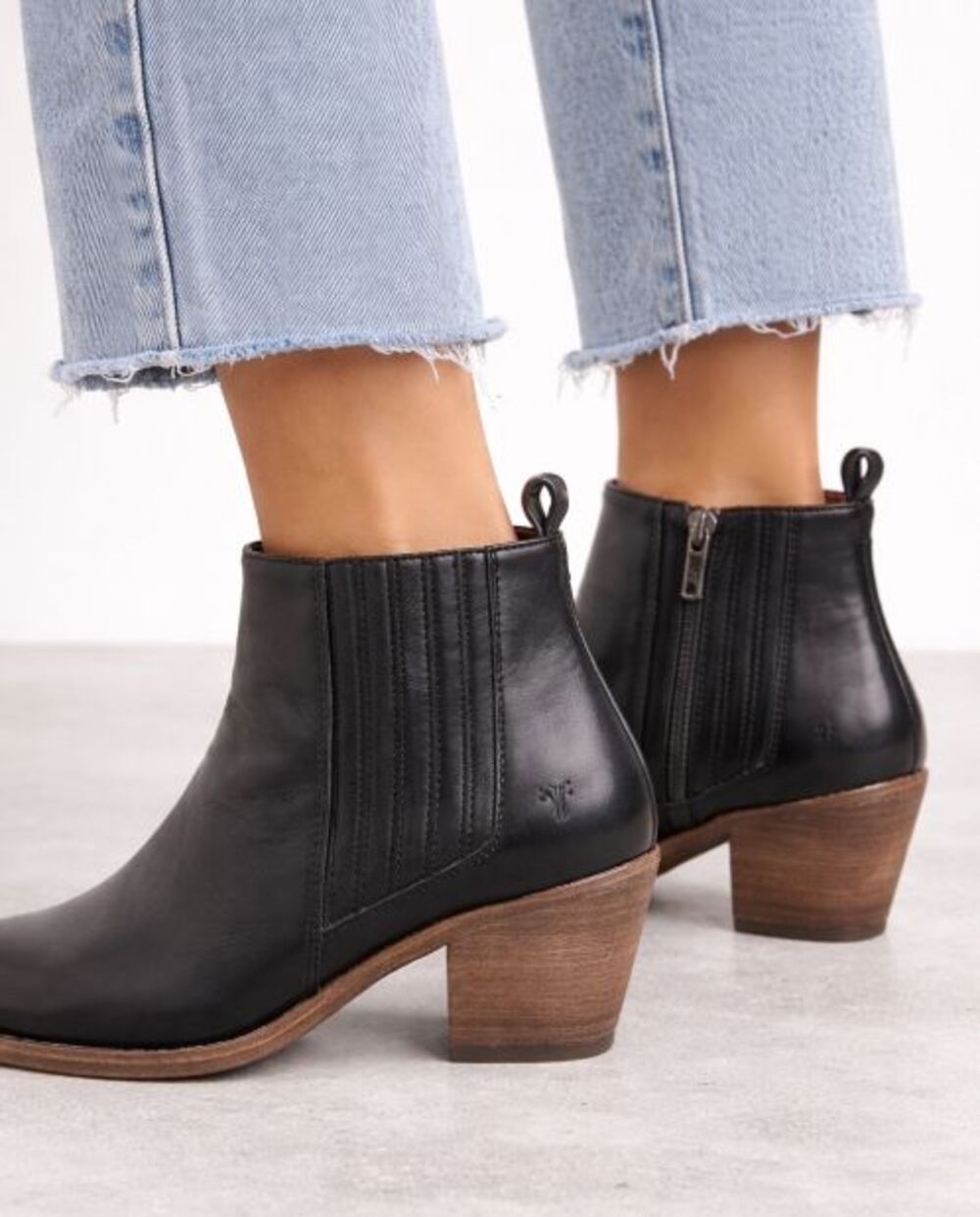 Frye Alton Chelsea Boots Women 6.5 B Black Leather Ankle Boot Block Heel